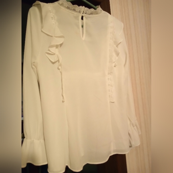 Andree by Unit Blouse - Picture 4 of 16